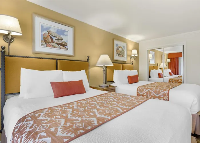 Western Arroyo Roble & Creekside Hotel