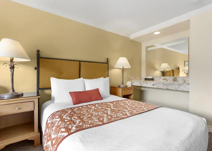 Hotel Western Arroyo Roble & Creekside 3*