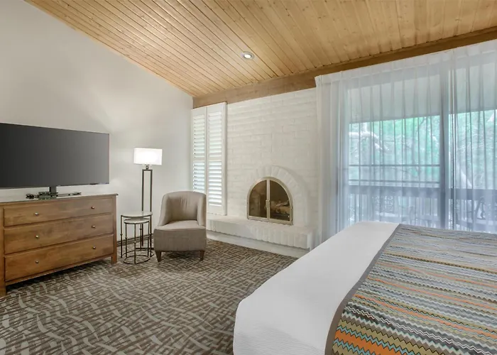 Western Arroyo Roble & Creekside Hotel